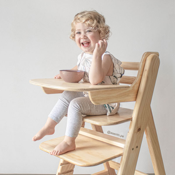كرسي أطفال مرتفع مونتيسوري 2.0 – قابل للتعديل مع حزام أمان